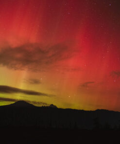 Dancing Lights Above the Cascades